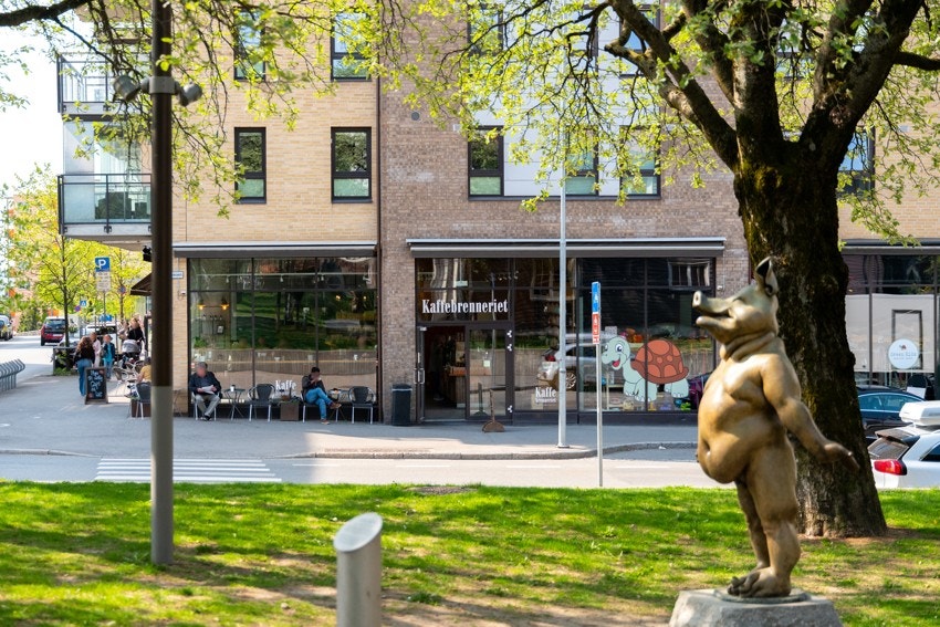 Her bor du sentralt og tilbaketrukket på Løren, et moderne og attraktivt nabolag med alt du trenger rett utenfor døren. Galleribilde