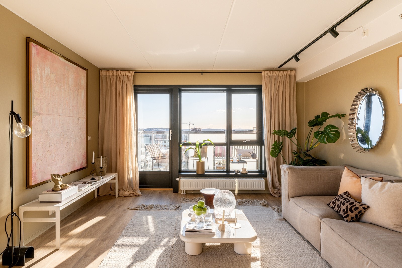 Leiligheten ligger i byggets 7. etasje med heisadkomst. Galleribilde