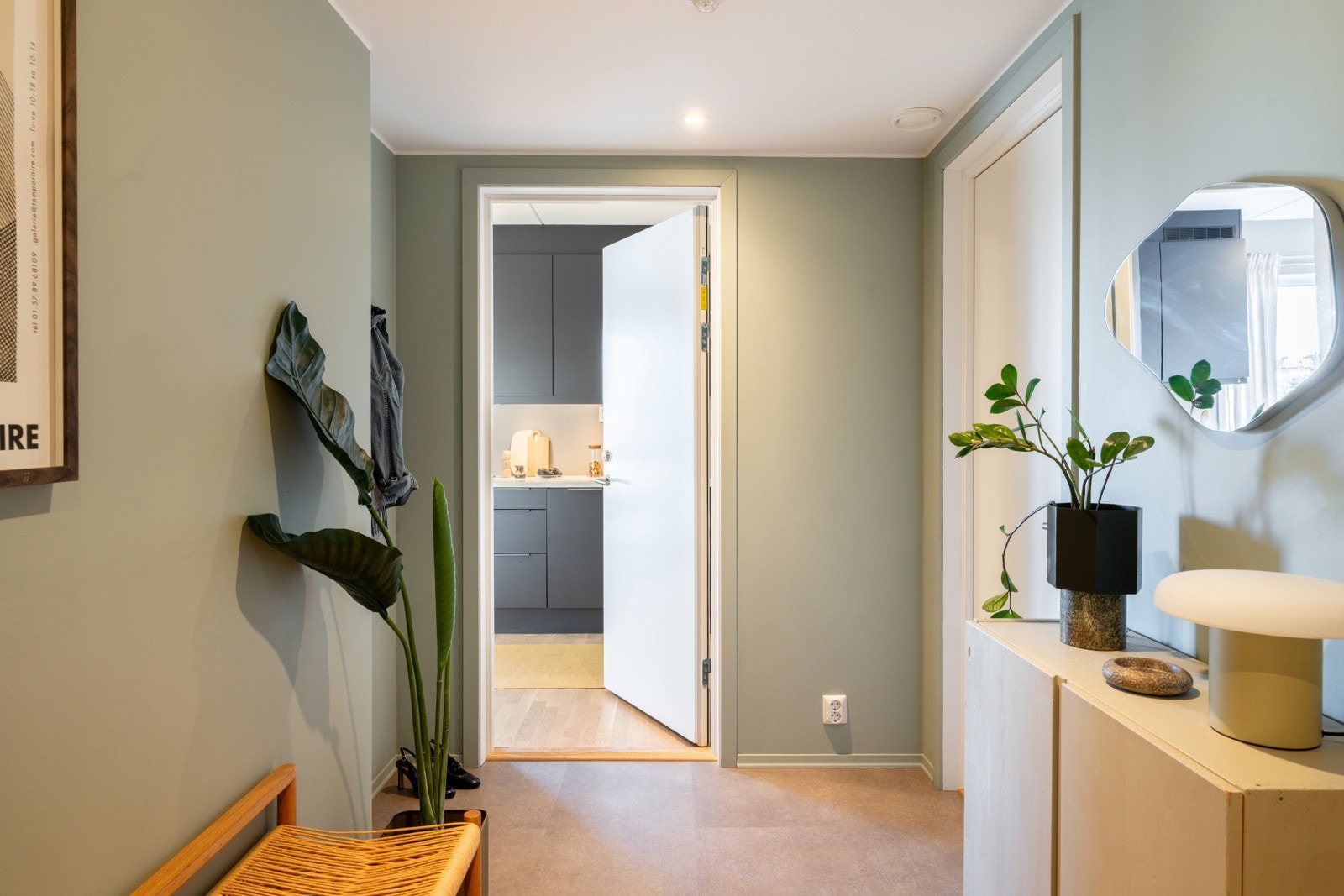 Gulvet i slusen er oppgradert med klikkvinyl fra 2022. Galleribilde