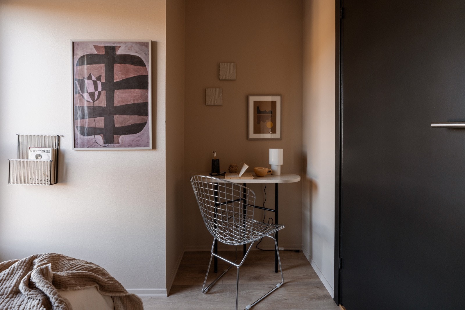 Med tre soverom er leiligheten fleksibel, og rommene kan brukes som barnerom, gjesteværelse eller hjemmekontor. Galleribilde