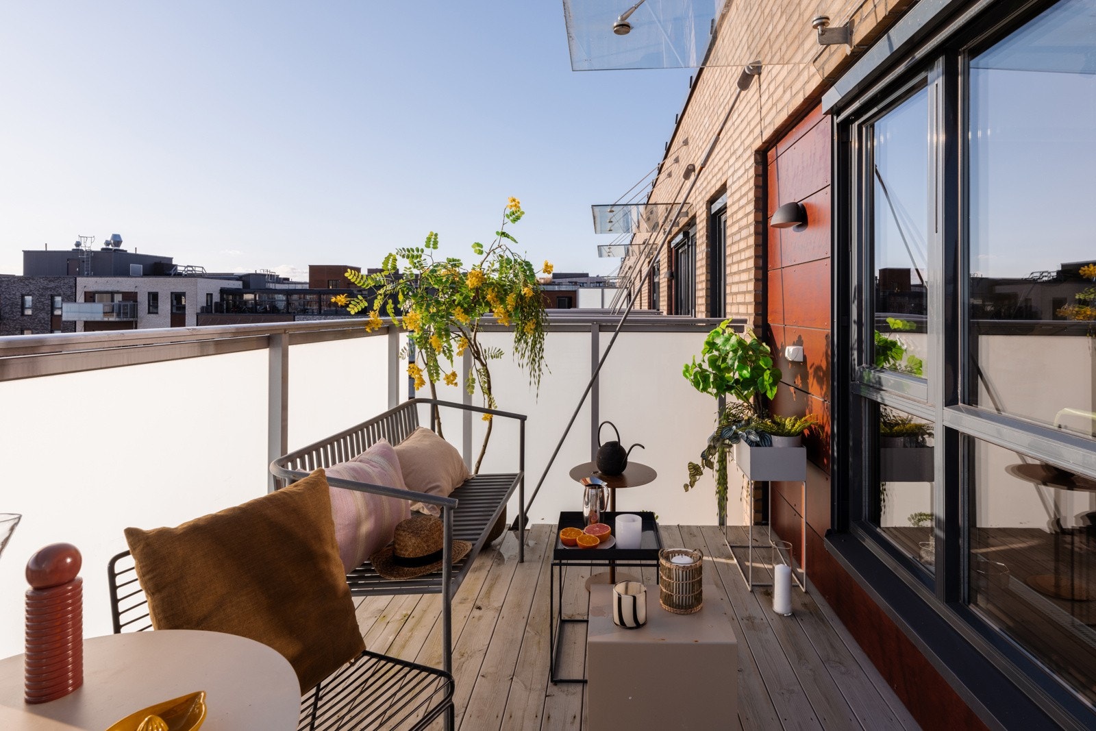 Balkongen vender mot sydvest og har gode solforhold. Galleribilde