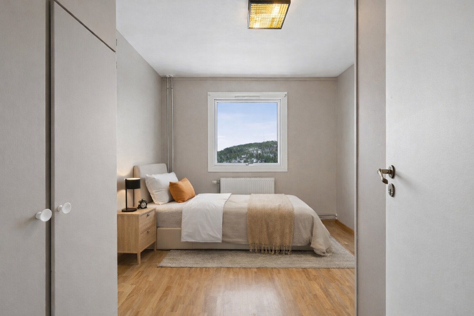 Soverom 2 med fleksible bruksmuligheter - perfekt som barnerom eller hjemmekontor. (Digitalt stylet) Galleribilde