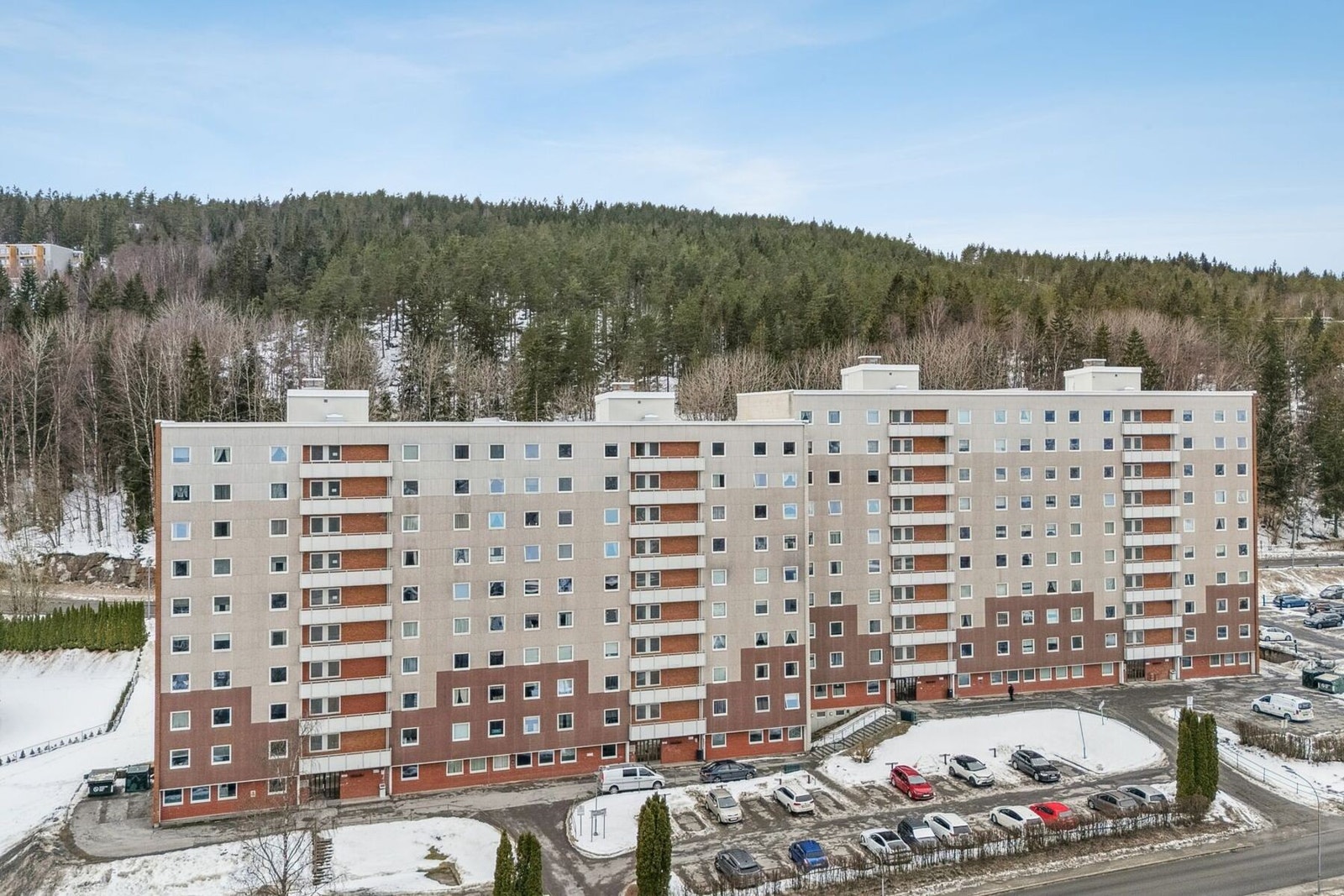 Boligen har gangavstand til bussforbindelse med hyppige avganger og enkel tilgang til resten av byen. Galleribilde