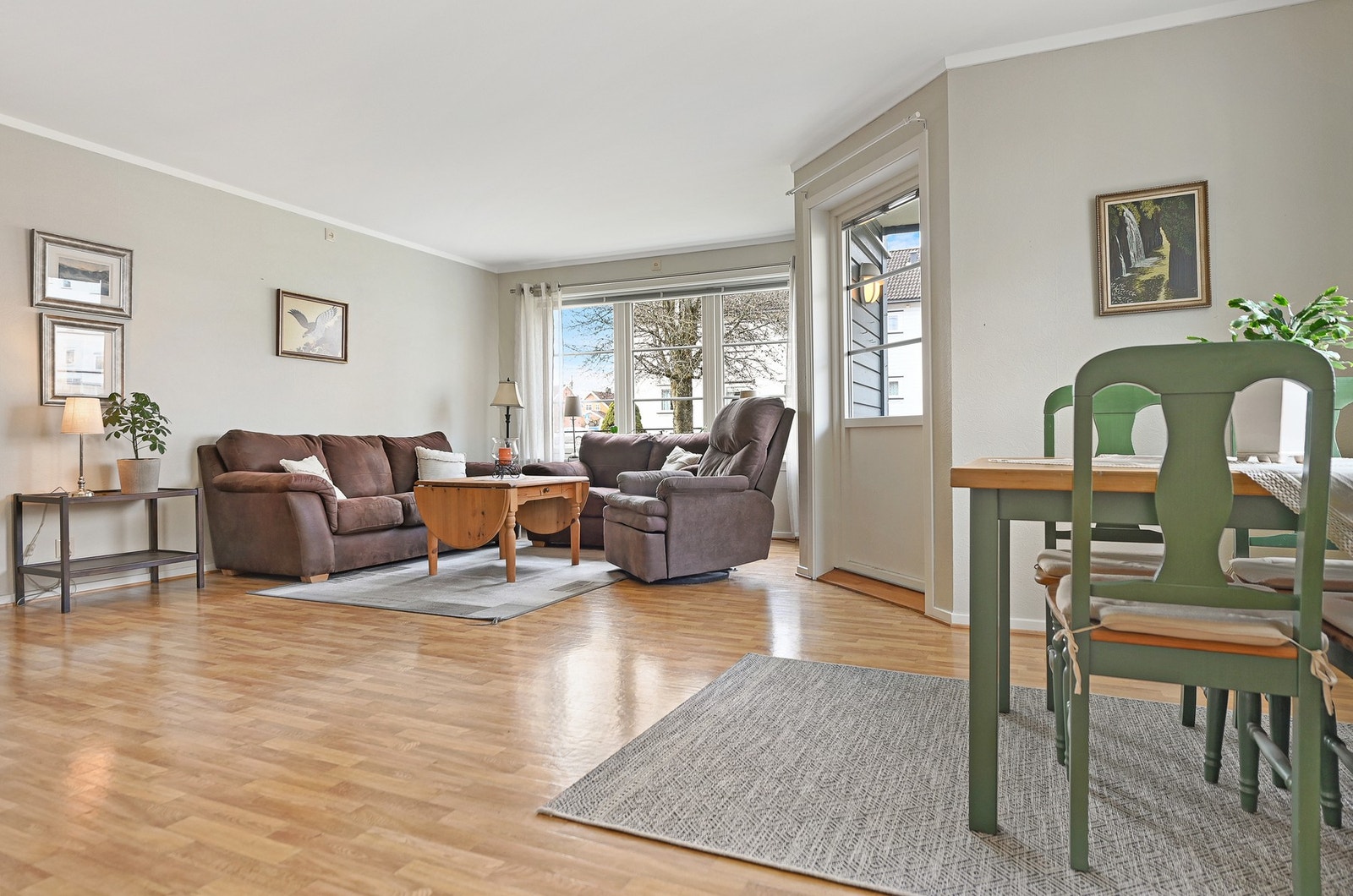 En romslig leilighet i 1. etasje - 2 soverom Galleribilde