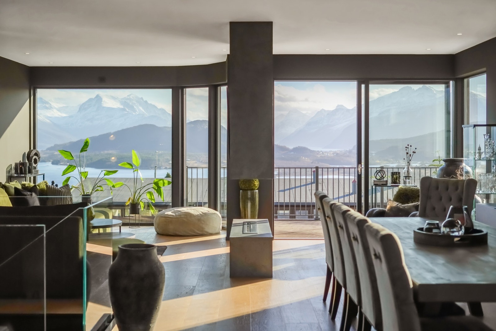 PrivatMegleren presenter halvpart av tomannsbolig med meget god standard fra 2023 øverst på Hatlaåsen - Galleribilde