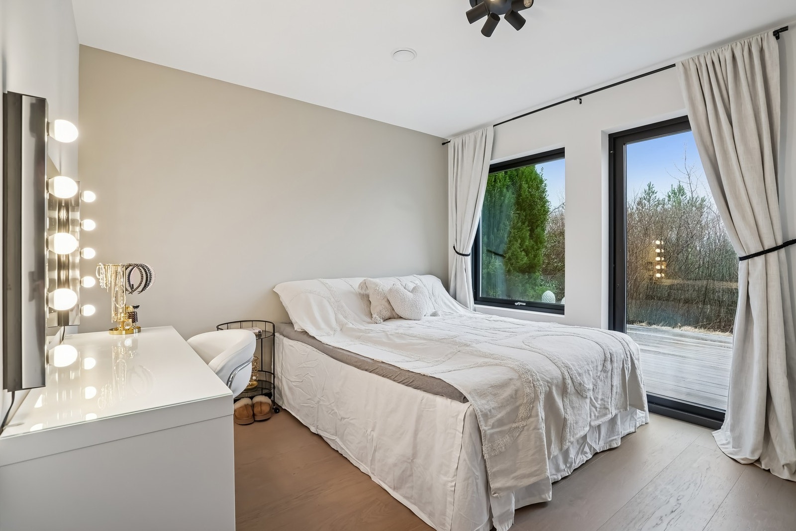 Soverom nr. 4 er beliggende mot nord, og har et areal på 11,8 kvm. Galleribilde