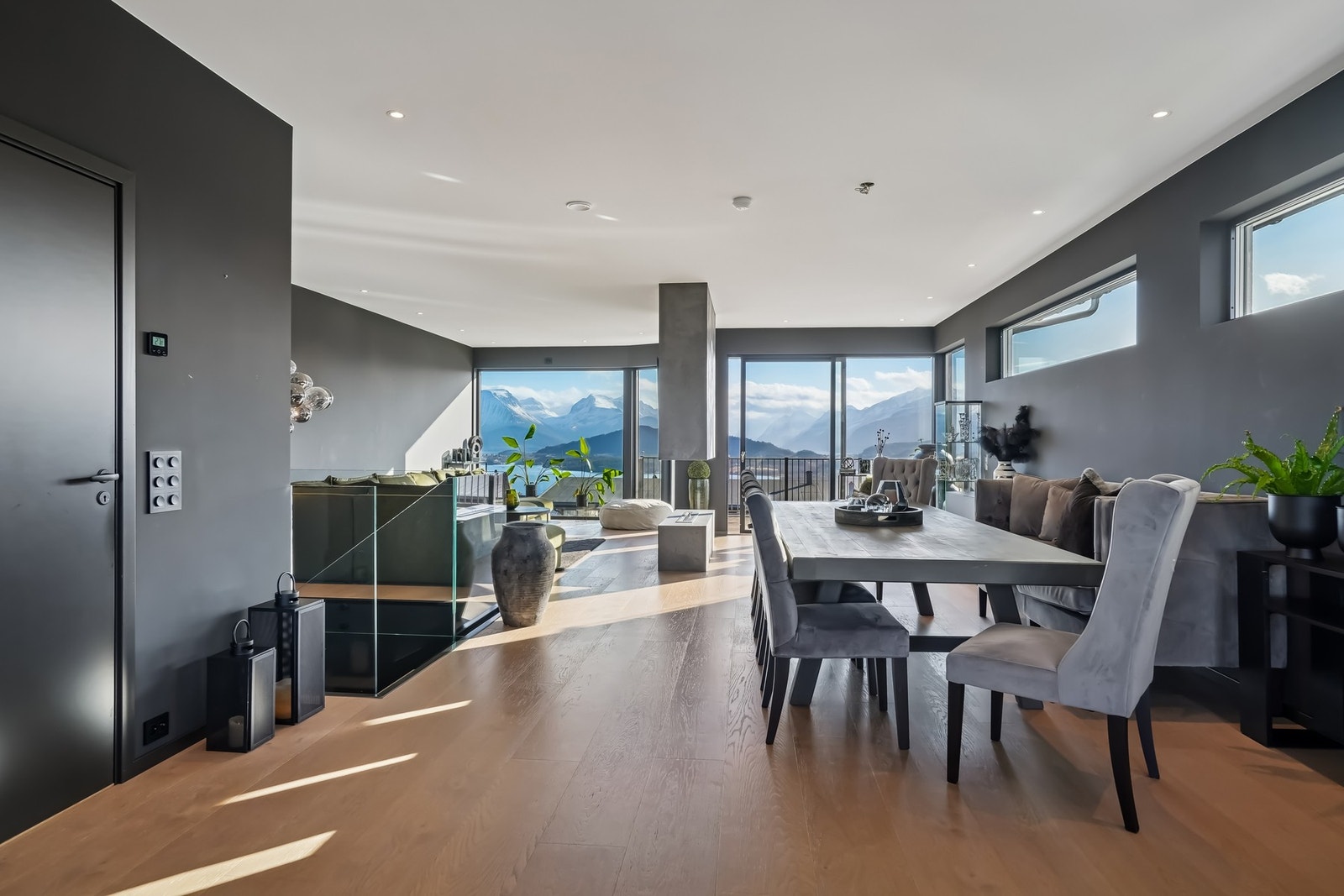 Den store stuen gir deg friheten til å møblere i flere soner. Galleribilde