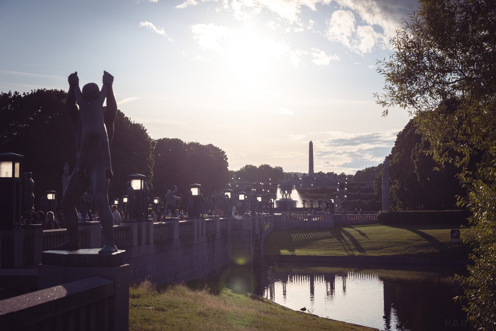 Det et kort vei til Marienlystparken, Stensparken og Frognerparken. Sistnevnte ligger ca. 5 minutters gange fra boligen, og inneholder populære Frognerbadet, Frogner stadion og skulpturanlegget Vigelandsparken Galleribilde