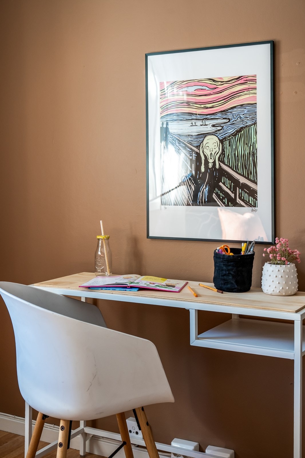 Soverom malt i en lun og behagelig fargetone. Galleribilde