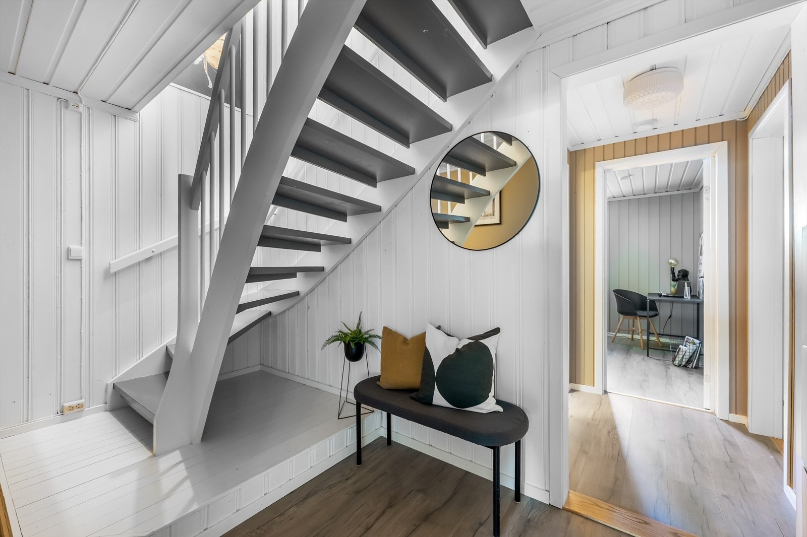 Deler av underetasjen er innredet med rom for utleie. Deler av dette arealet er i tillegg ominnredet fra boligens tilleggsdel til boligens hoveddel. Se pkt. ferdigattest. Galleribilde