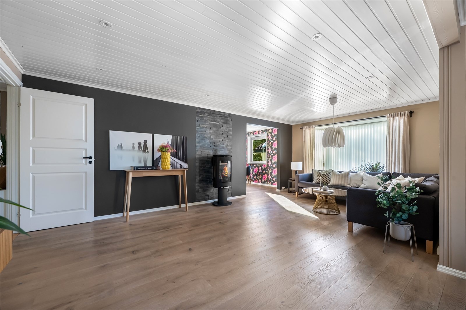 Det er gode møbleringsmuligheter i stuen. Galleribilde