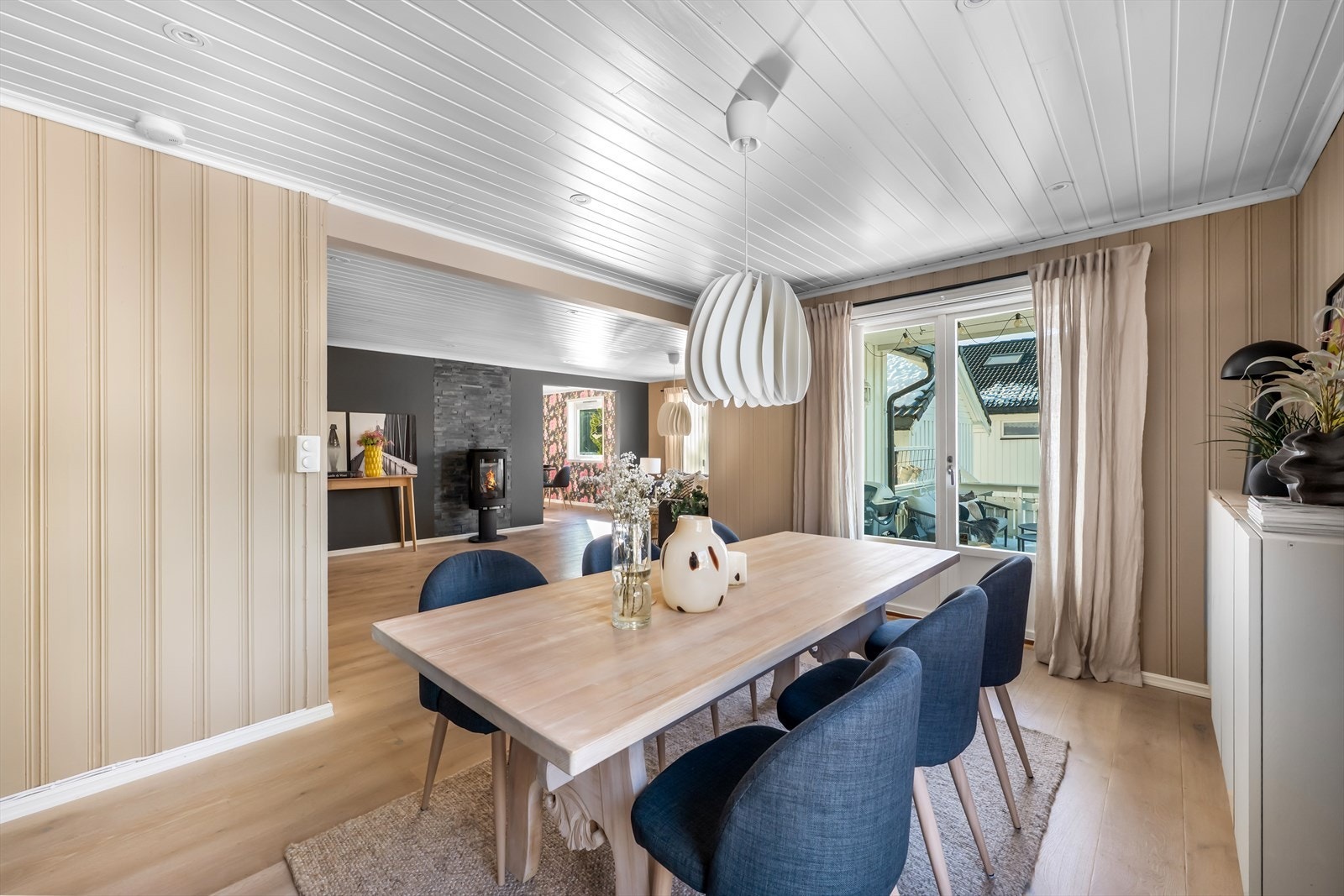 Direkte utgang til terrasse med gode solforhold. Galleribilde