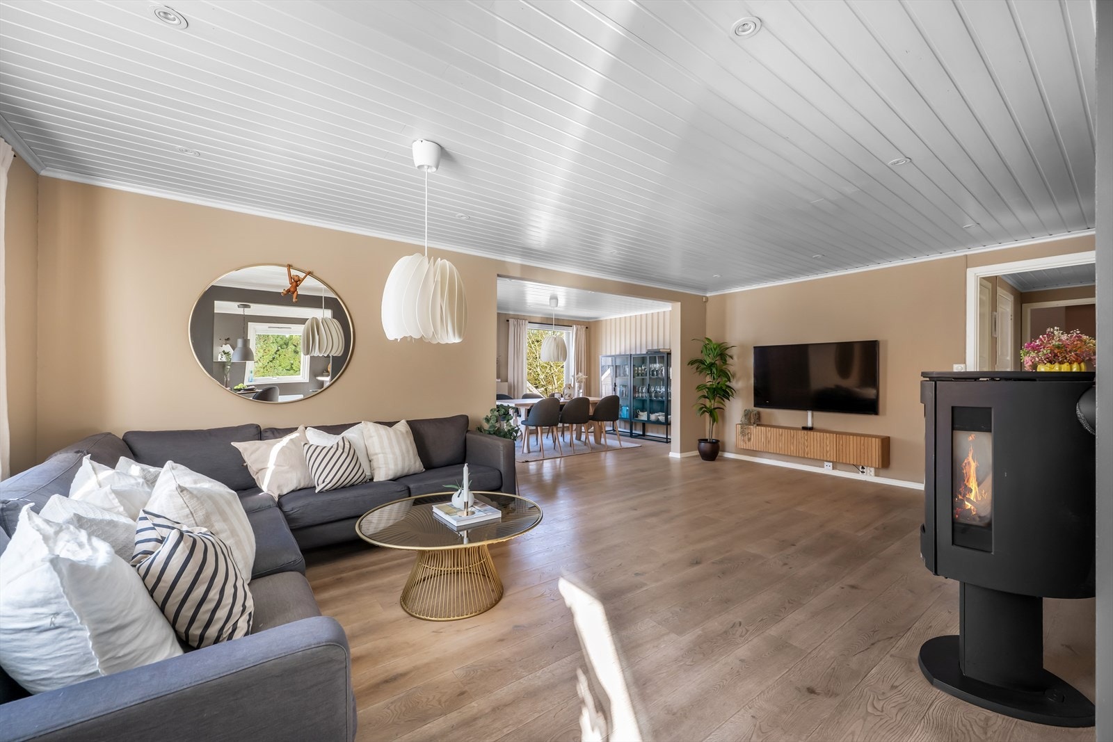 DNB Eiendom ved Malin Bruer har gleden av og presentere en innholdsrik enebolig med sentral og barnevennlig beliggenhet i Fetsund/Garderåsen! Galleribilde