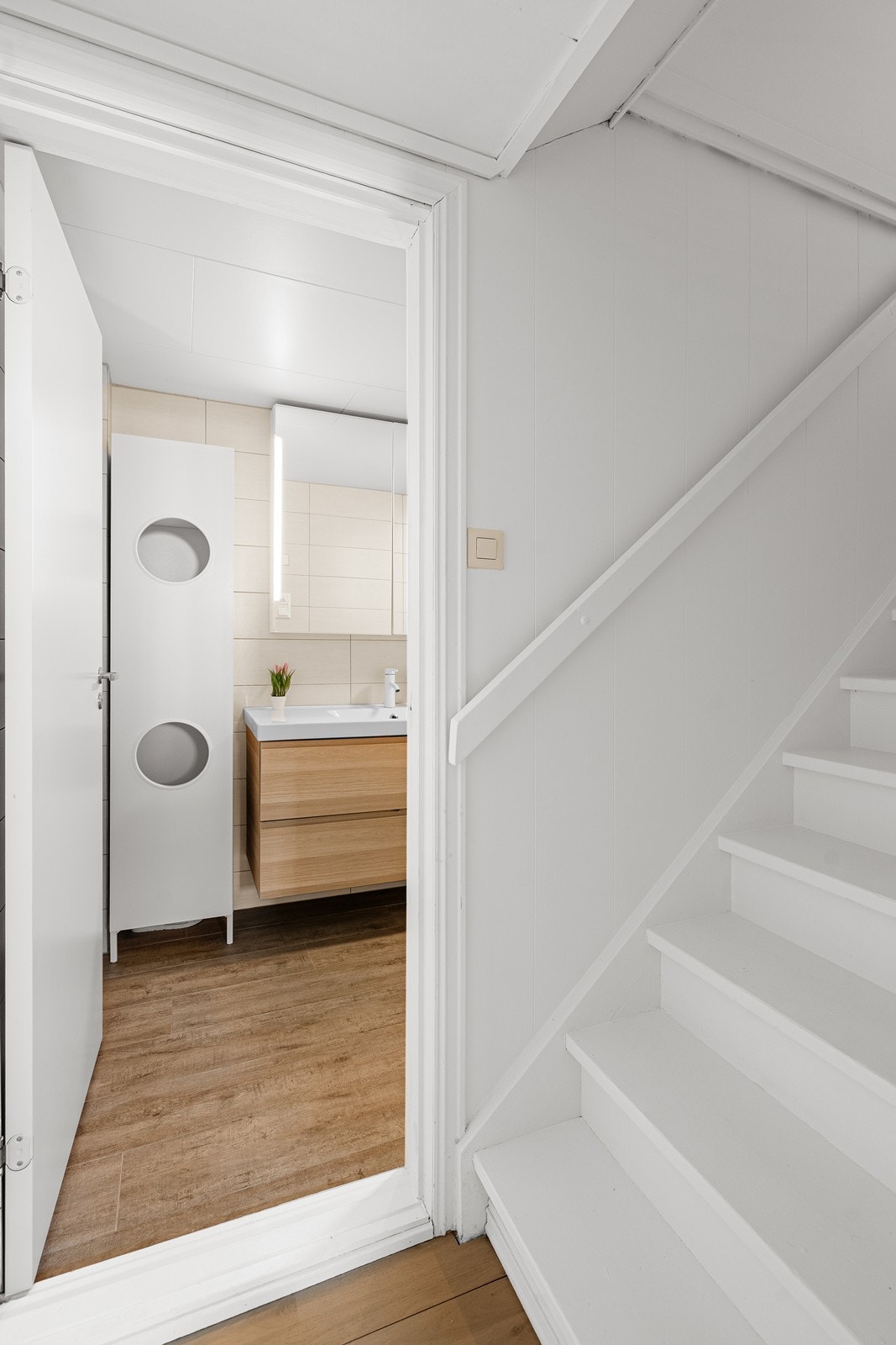 Trappegang ned til underetasjen. Galleribilde