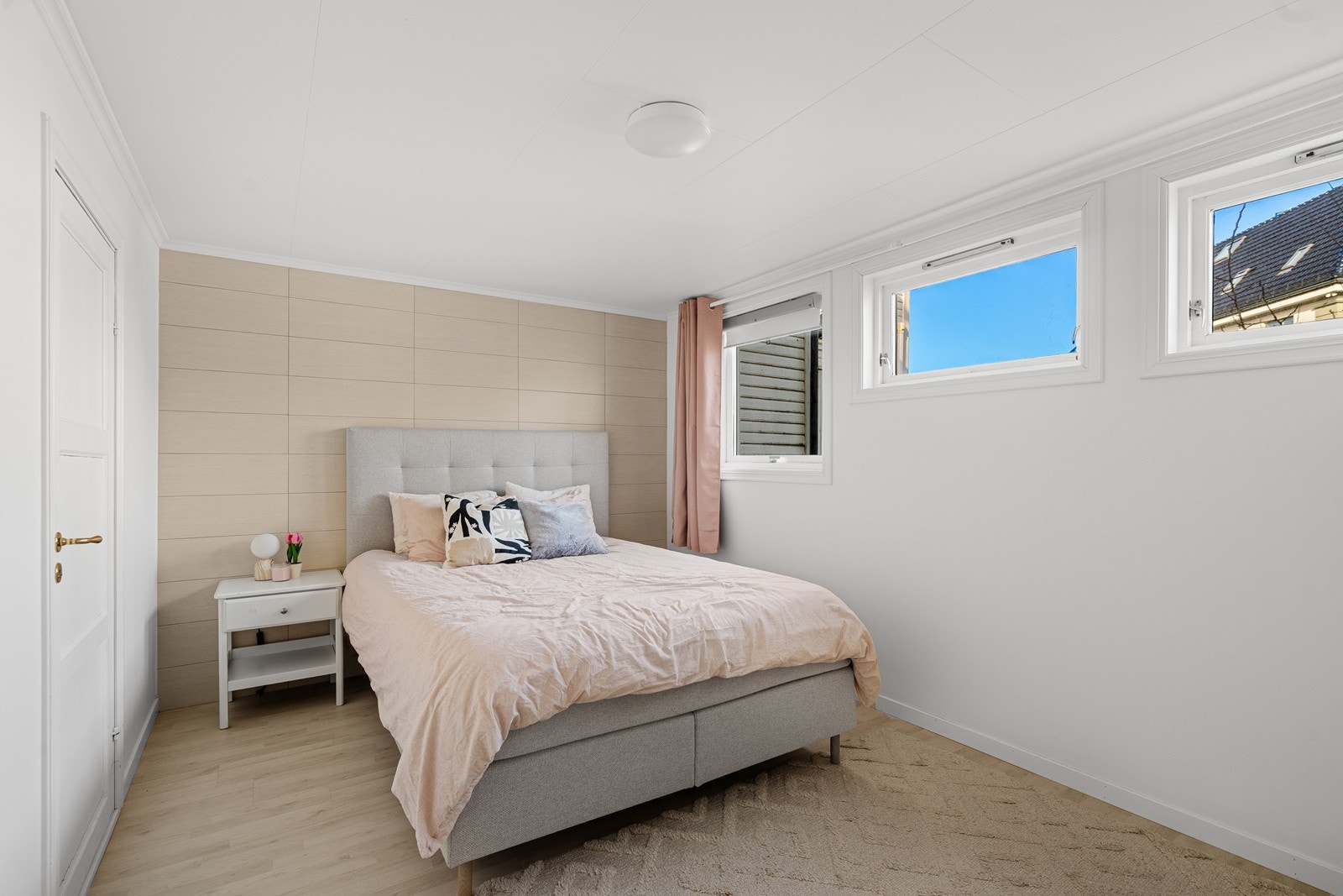 Praktisk bod under trappen med adkomst fra soverommet. Galleribilde