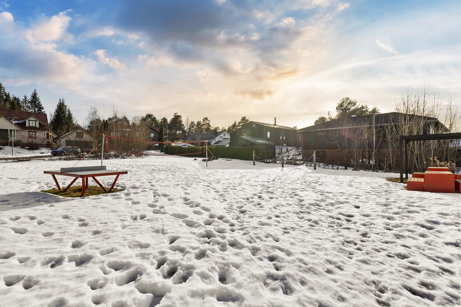 Eiendommen grenser til felles lekeområde i sydøst Galleribilde