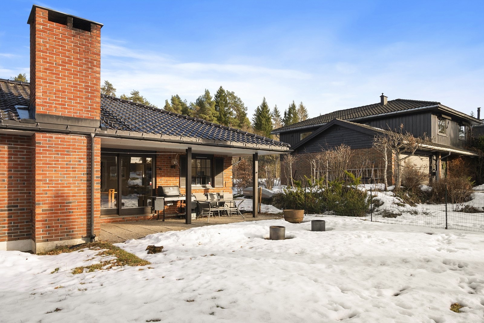 Fra terrassen er det videre adkomst til det store hageområdet Galleribilde