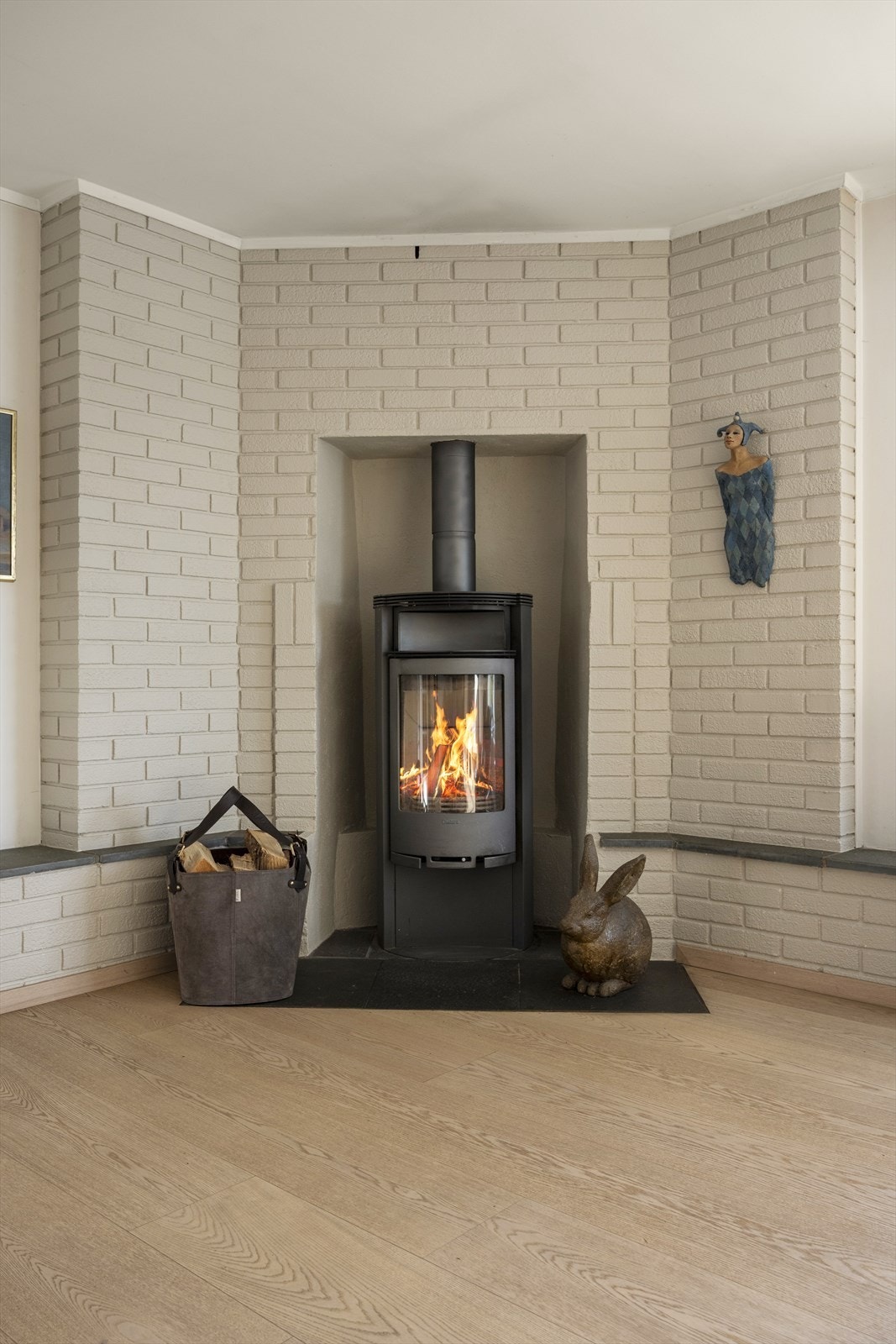 Moderne vedovn sørger for hyggelig stemning og god oppvarming Galleribilde