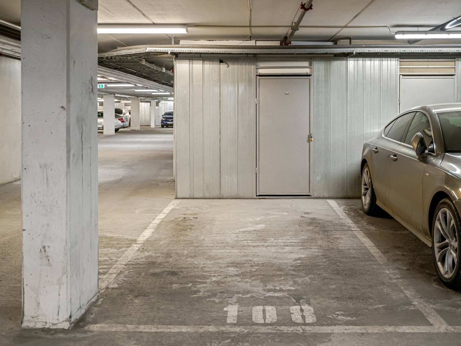 Det er mulighet for kjøp av selgers private garasjeplass. Kontakt megler eller se salgsoppgaven for mer informasjon. Galleribilde