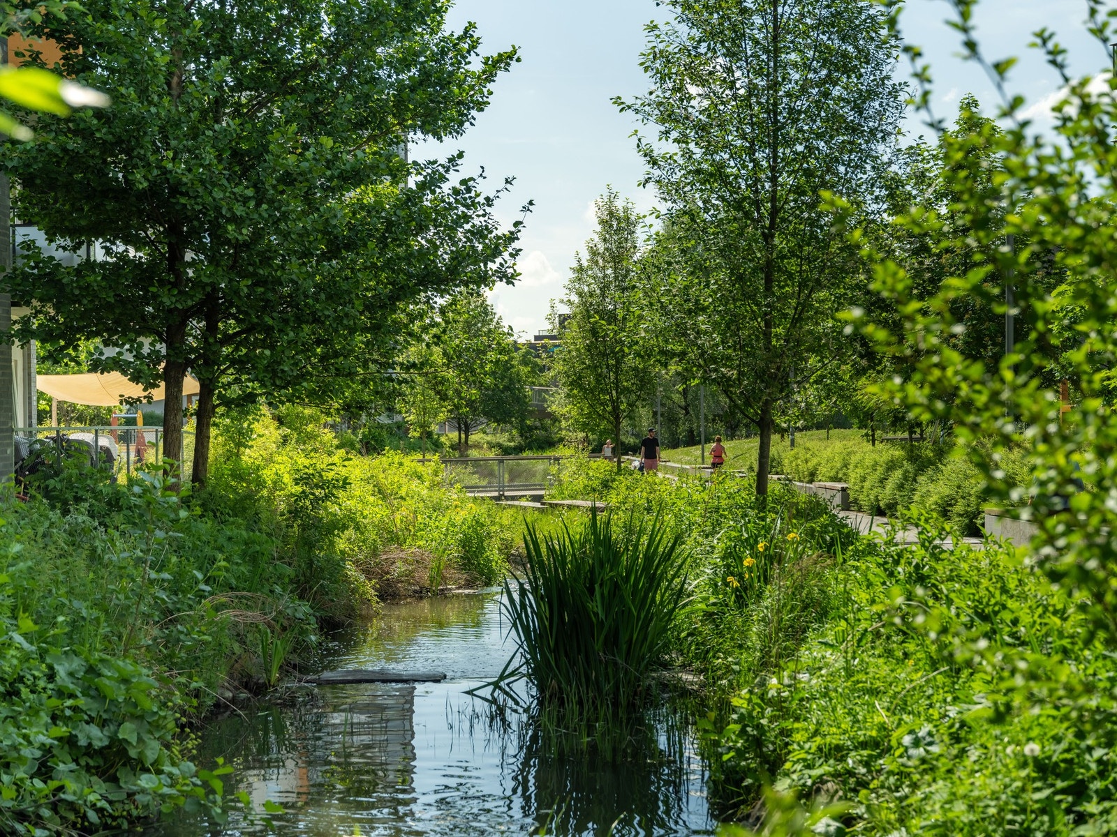 Søndagsturen kan legges langs den prisbelønte Hovinbekken. Galleribilde