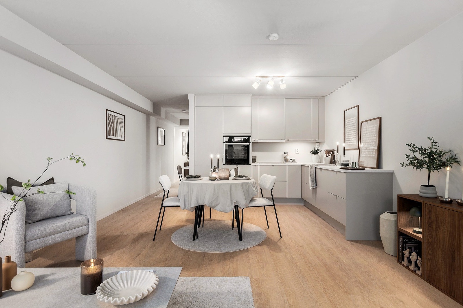 Moderne stue og kjøkkenløsning Galleribilde