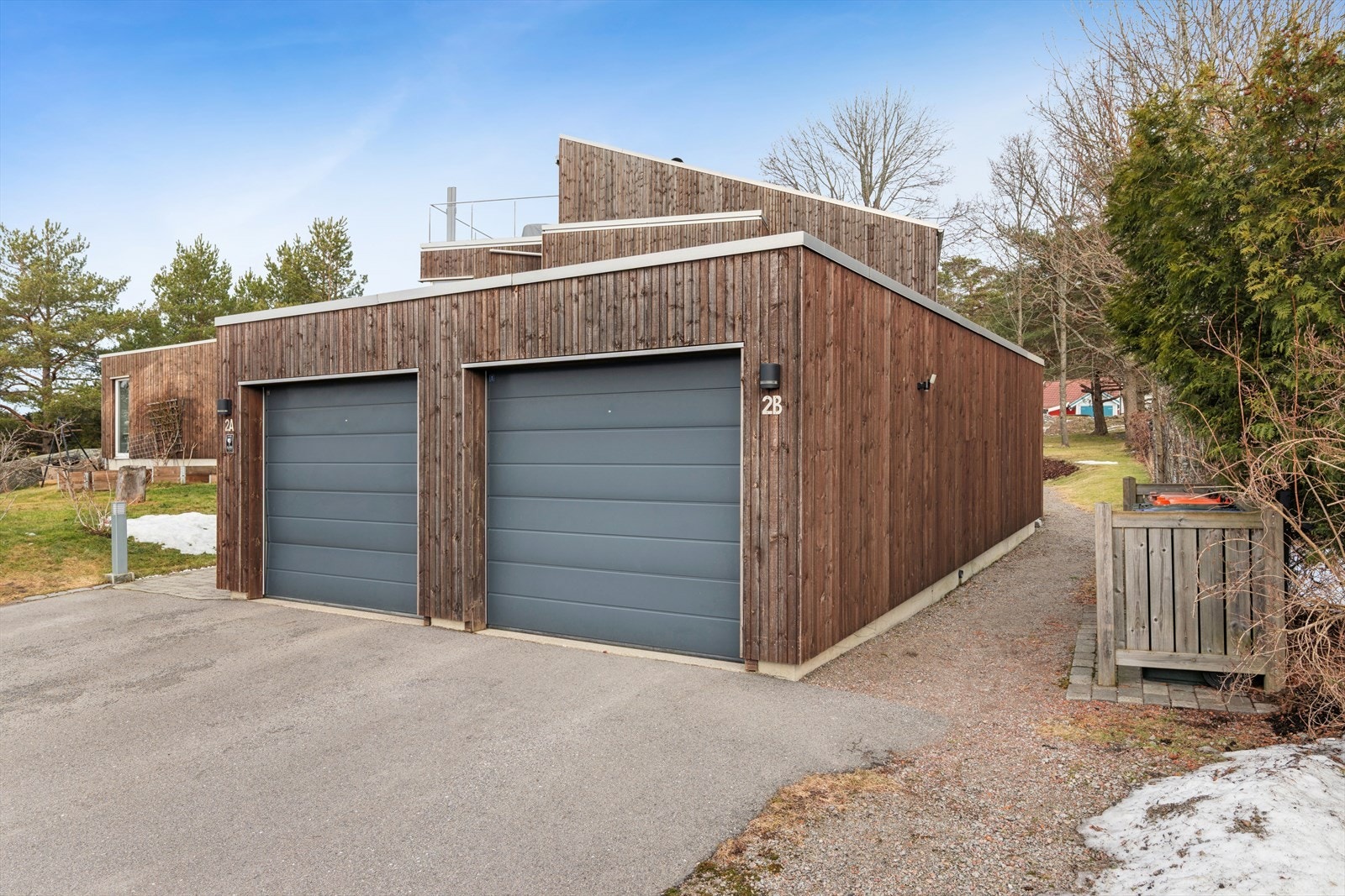 Halvparten av garasjen tilhører seksjonen Galleribilde