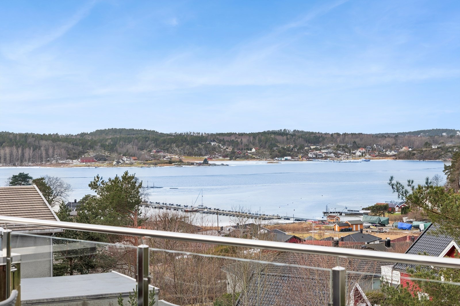 Takterrassen byr på flott utsikt og fantastiske solforhold Galleribilde