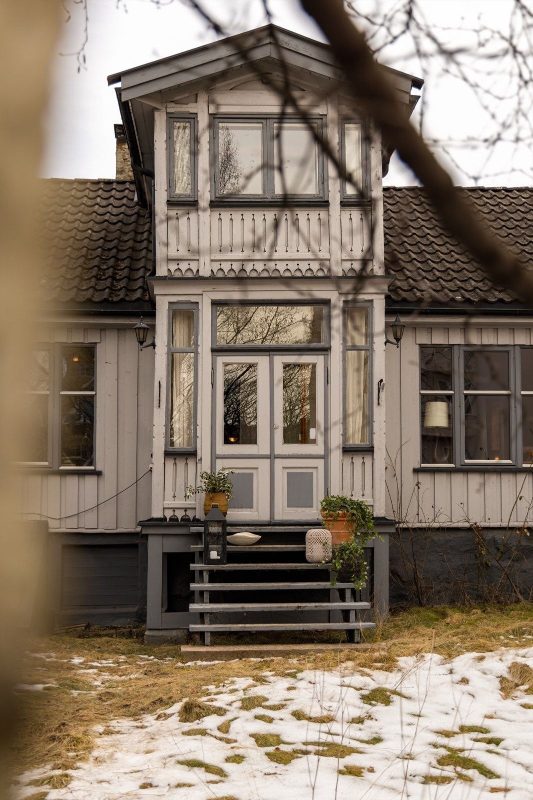Villaen har flotte detaljer som glassveranda og karnapp! Galleribilde
