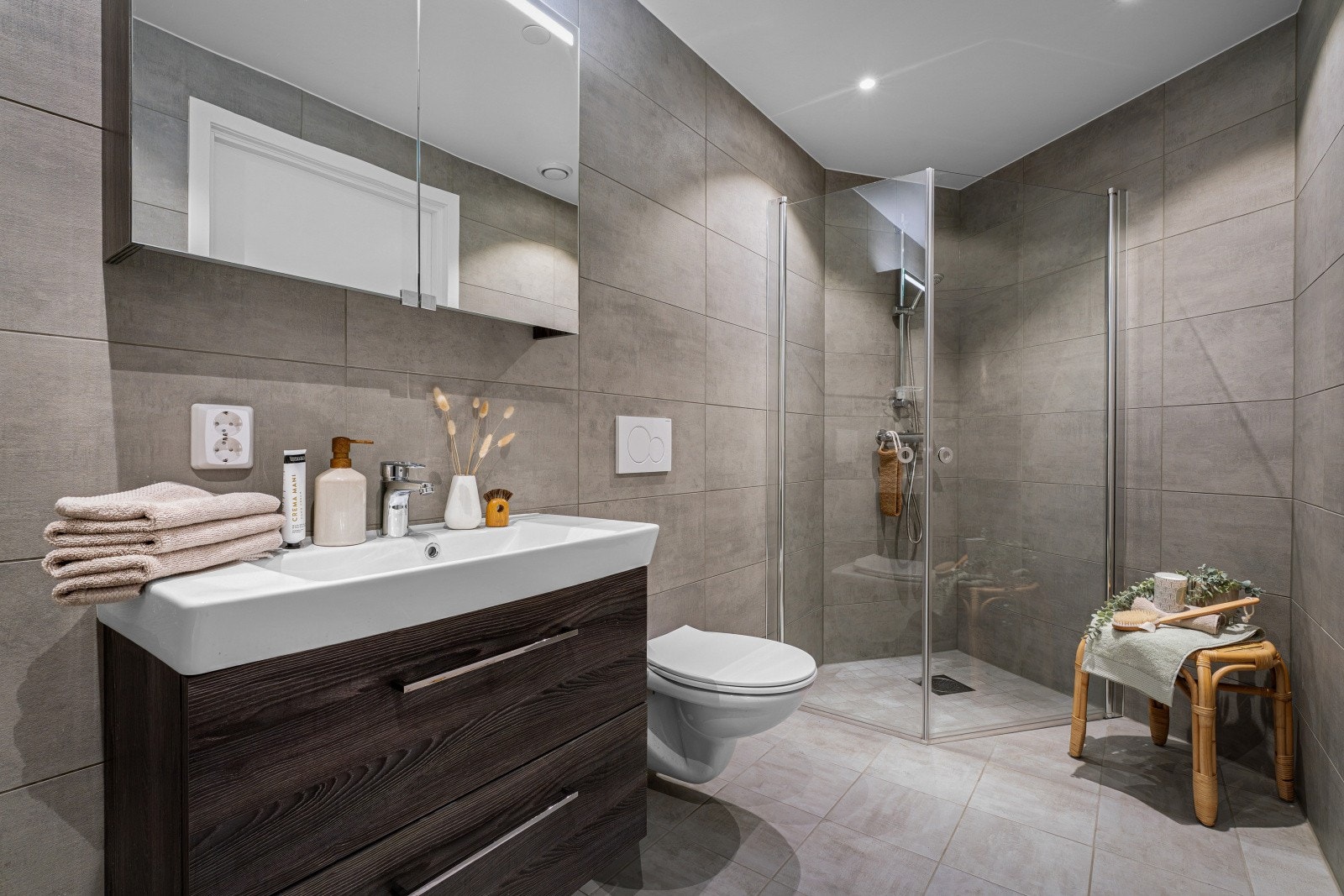 Helfliset bad med varme i gulv Galleribilde