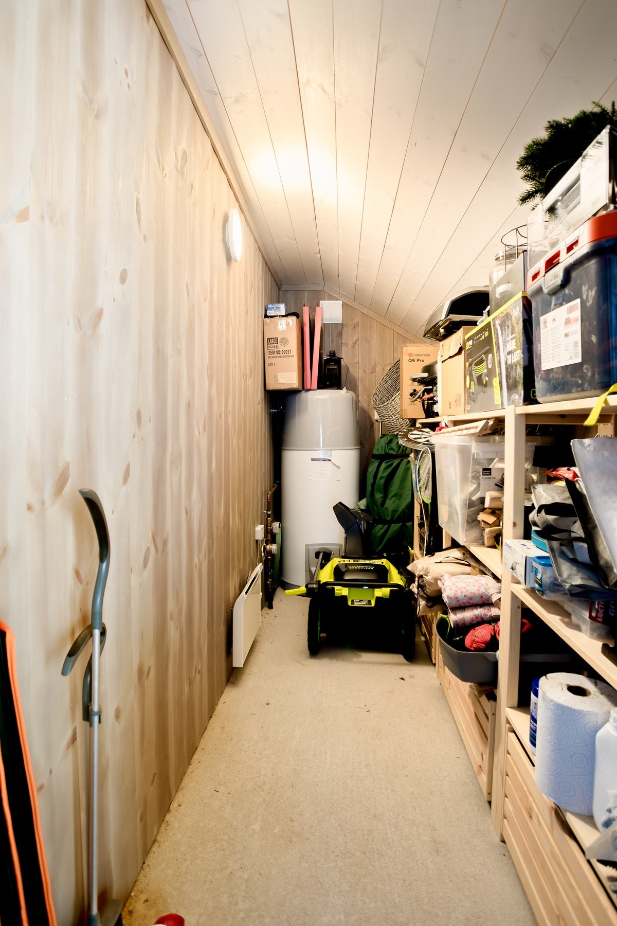 Den har eksternt bruksareal på 5 m², som gir god plass til oppbevaring av utstyr og andre eiendeler. Galleribilde