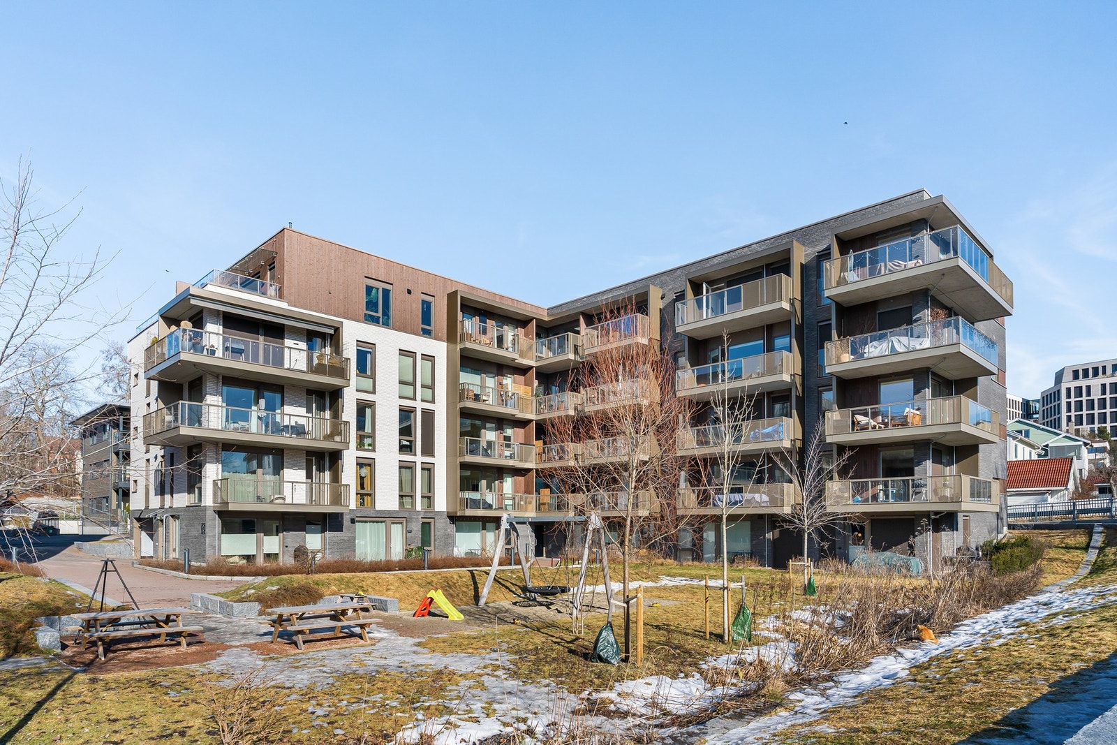 Nybygg fra 2023 med moderne kvaliteter og skjermet beliggenhet. Galleribilde