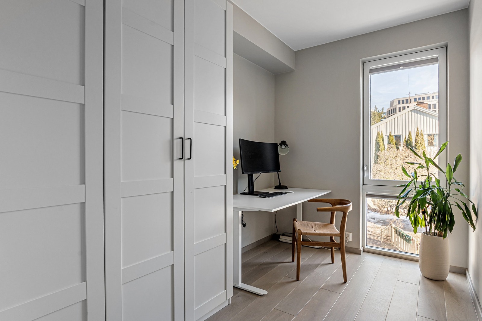 Familievennlig planløsning med 3 soverom - alle vendt mot rolige omgivelser. Galleribilde