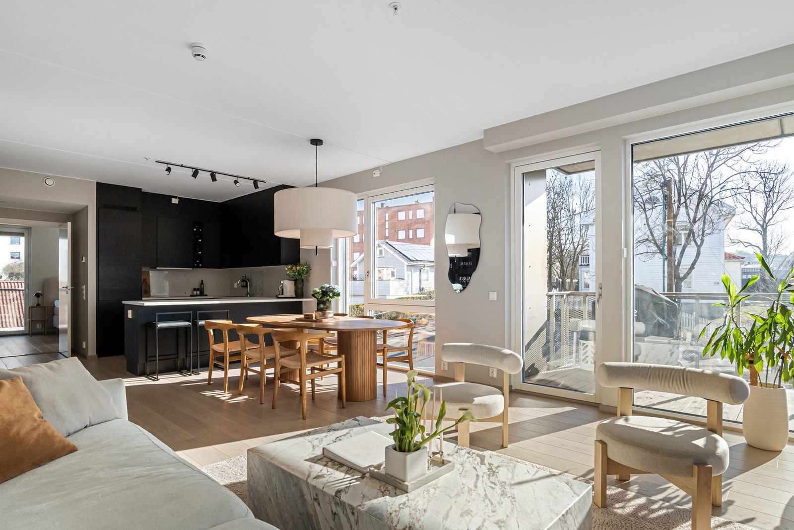 Strøken hjørneleilighet fra 2023 med generøs takhøyde, 2 solrike balkonger og meget høy standard. Foto: Kevin Fauske (Fotostallen) Galleribilde