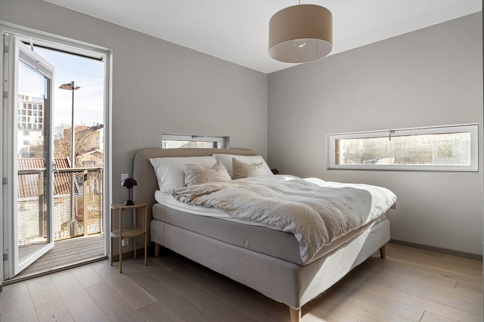 Master soverom mot øst - naturlig wake up light. Galleribilde