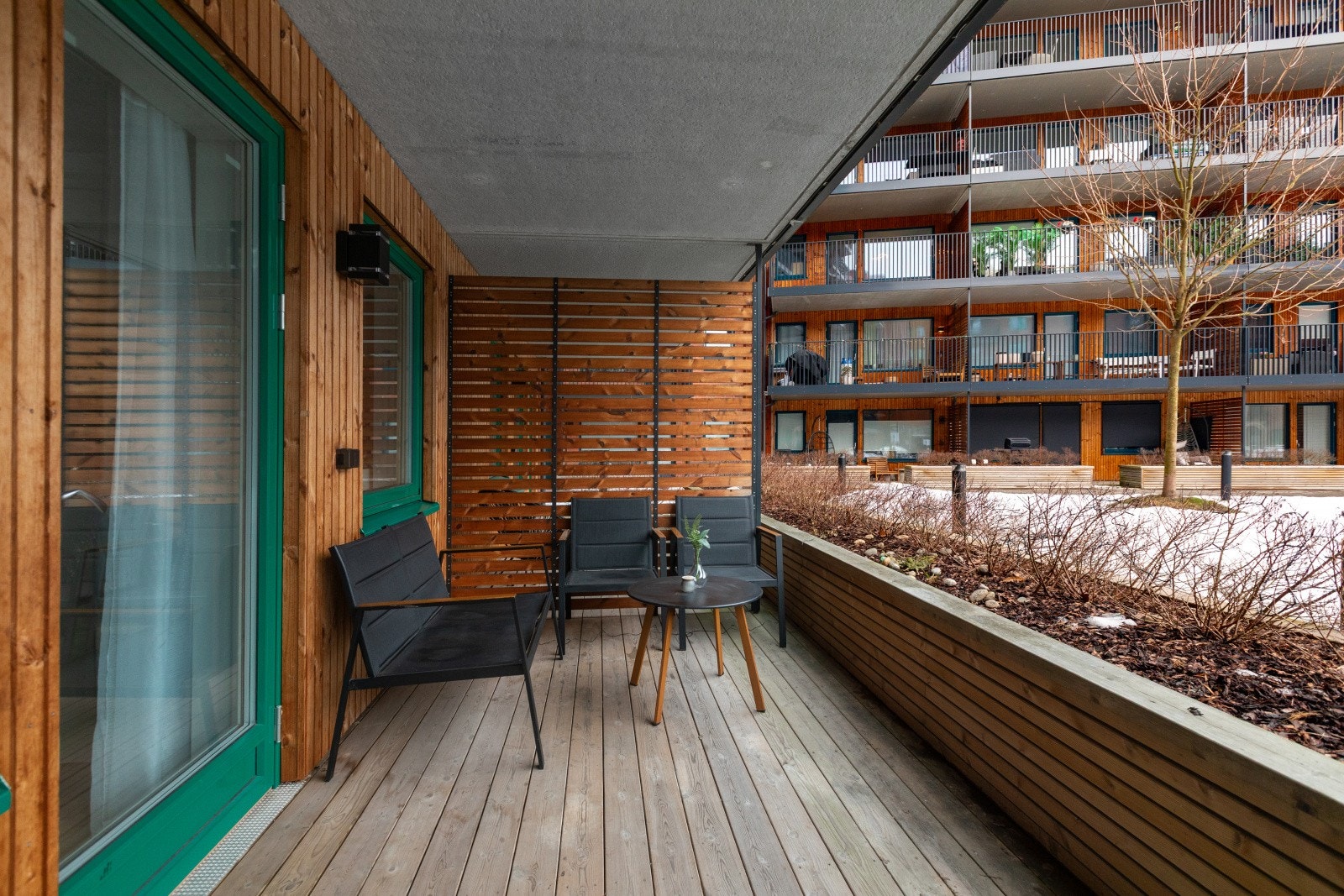 God plass til sittegruppe og øvrig utemøblement. Galleribilde