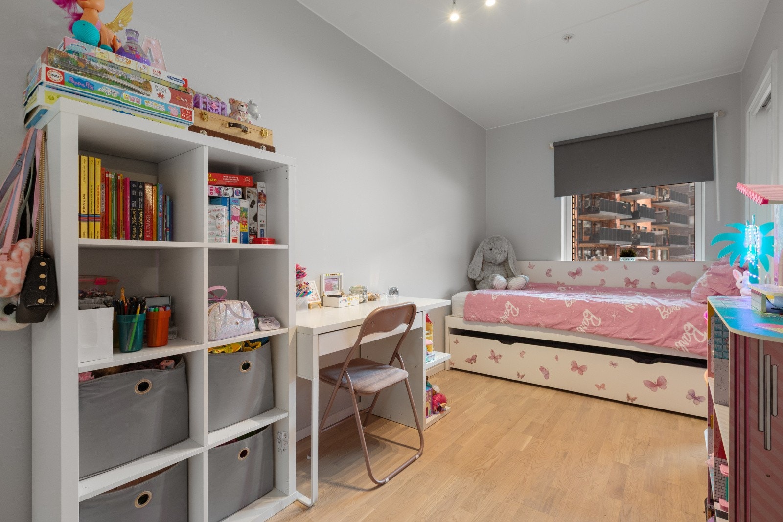 Leiligheten har to gode soverom med rikelig plass til seng og øvrig møblement. Galleribilde