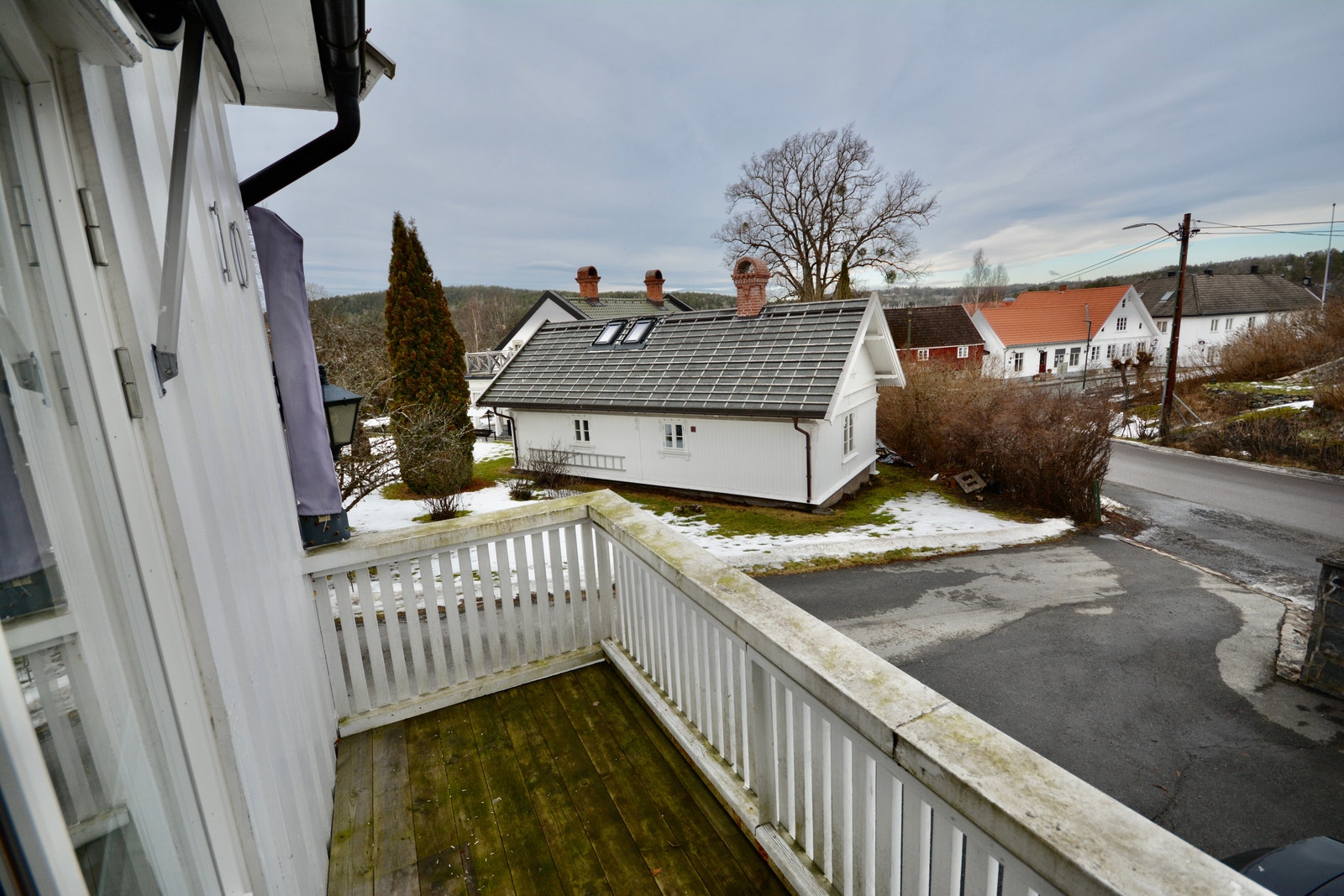 Liten balkong med utgang fra stue. Galleribilde