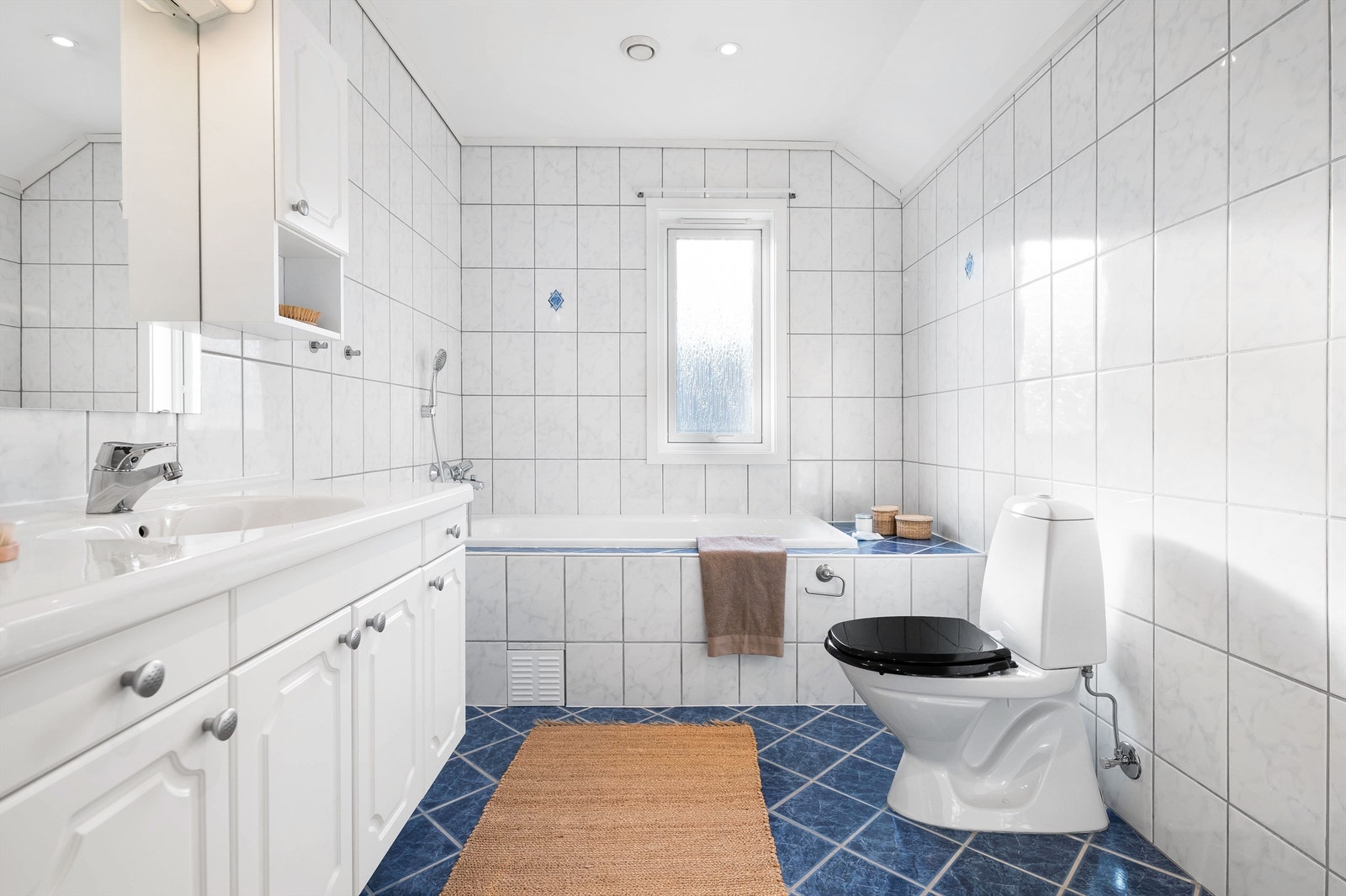 2.etasje har badekar. Galleribilde