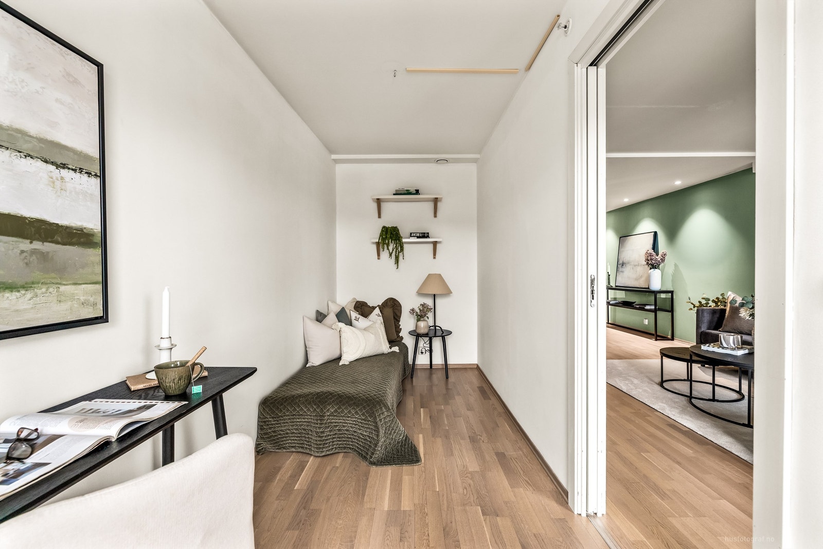 Leilighetens soverom er plassert i hver sin ende av leiligheten. Galleribilde