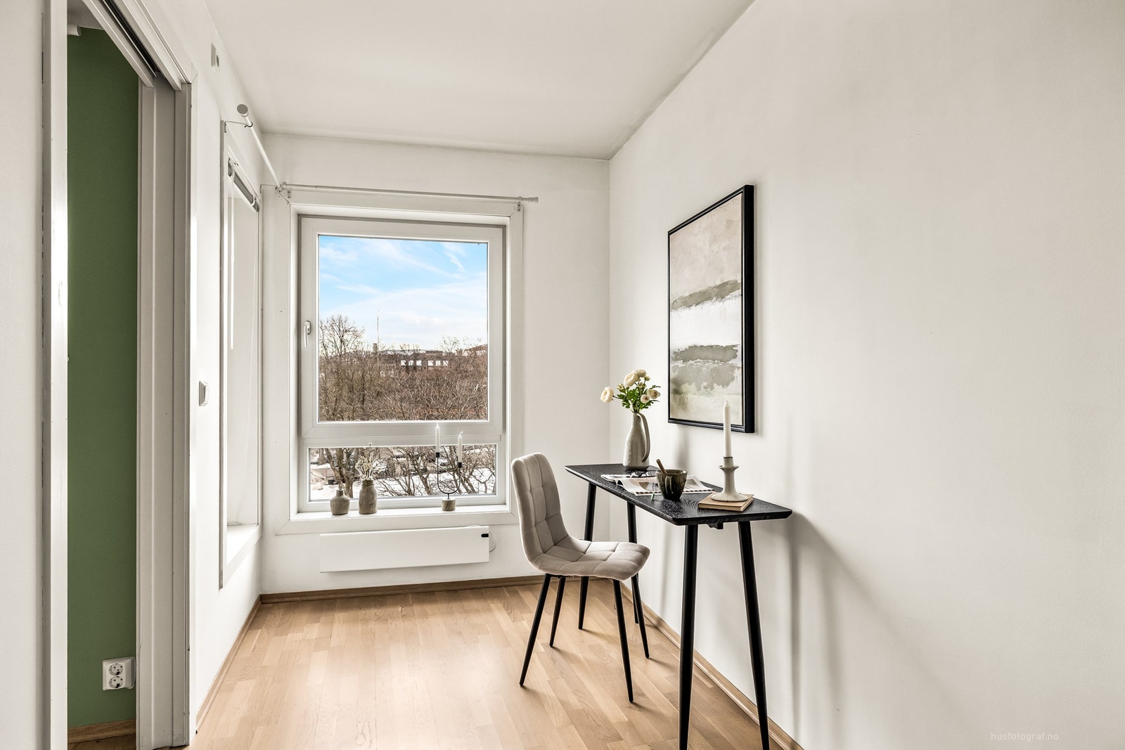 Leilighetens andre soverom passer utmerket som barnerom, gjesterom eller kontor. Galleribilde