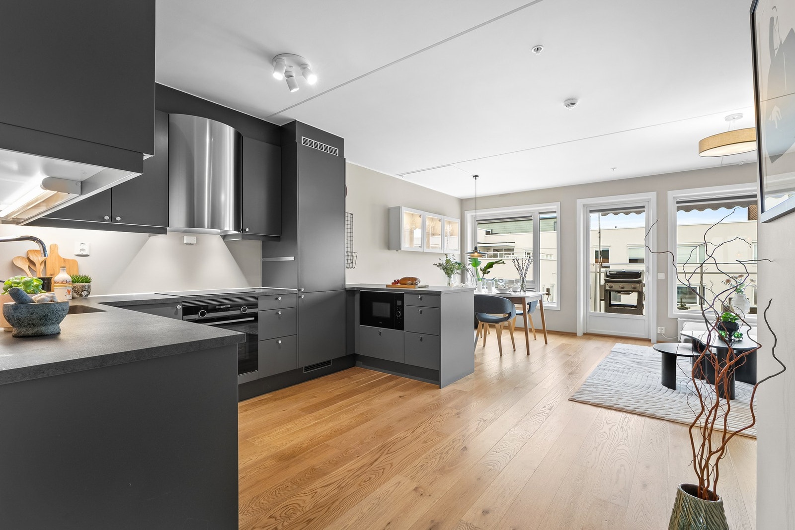 Oppgradert Røroshetta ventilator i stål som fører matos ut av rommet i egen kanal Galleribilde