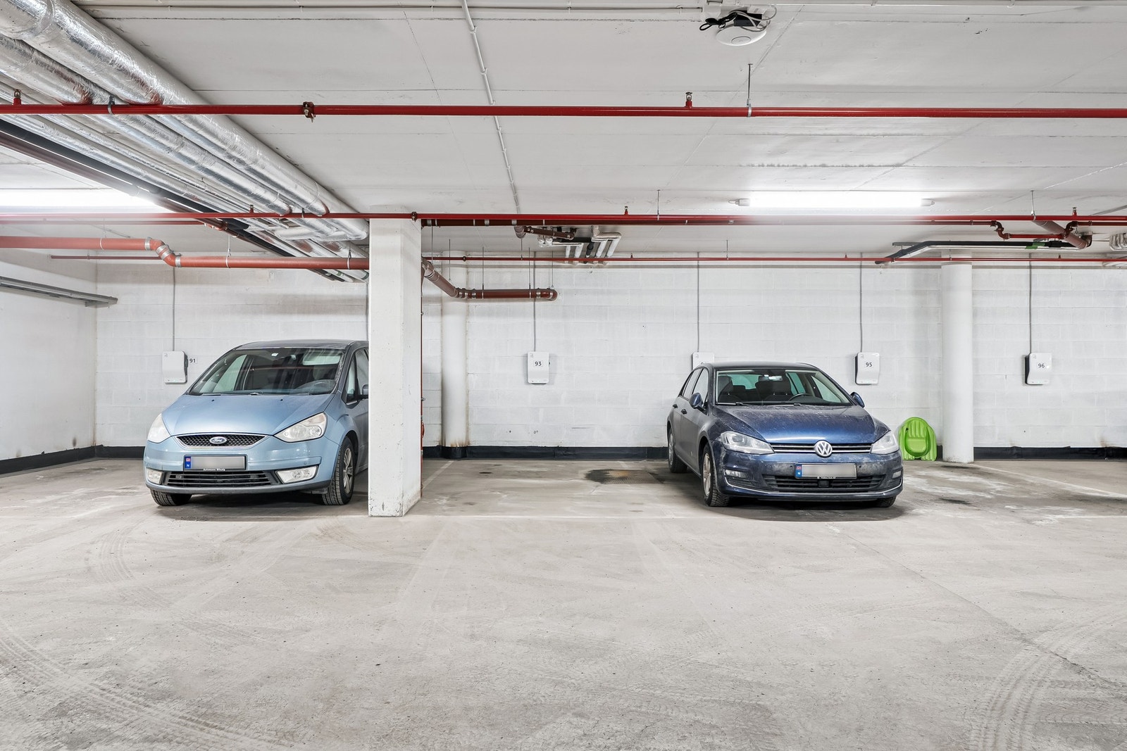 Garasje med EL-lader medfølger. Det er tilkomst via heis. Galleribilde