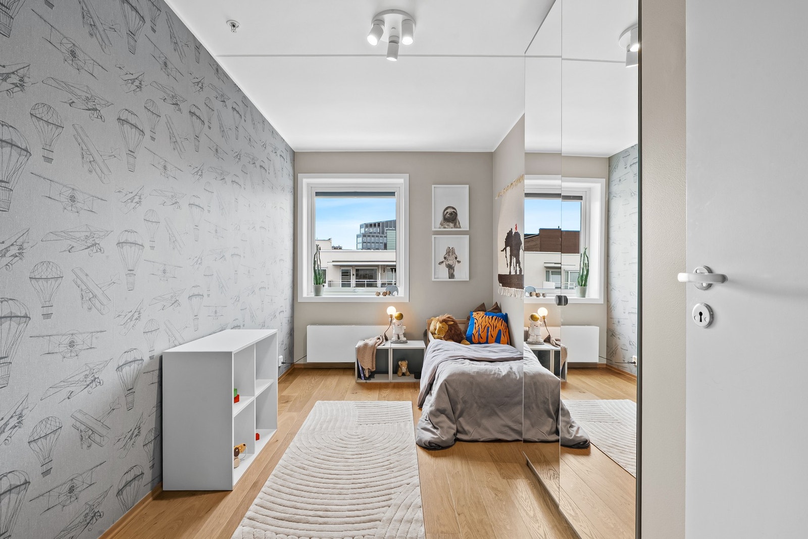 Soverom 2 holder også god størrelse og passer perfekt til barnerom, eller i kombinasjon Galleribilde