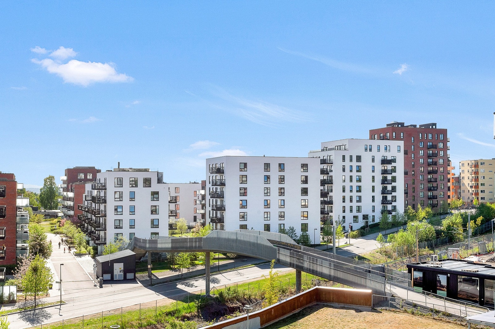 Overgang i retning Vinslottet og Hasle Torg er like ved Galleribilde