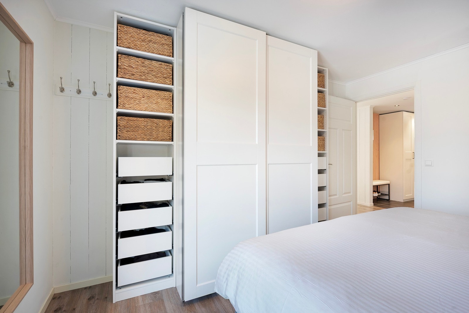 God garderobeplas på hovedsoverommet Galleribilde