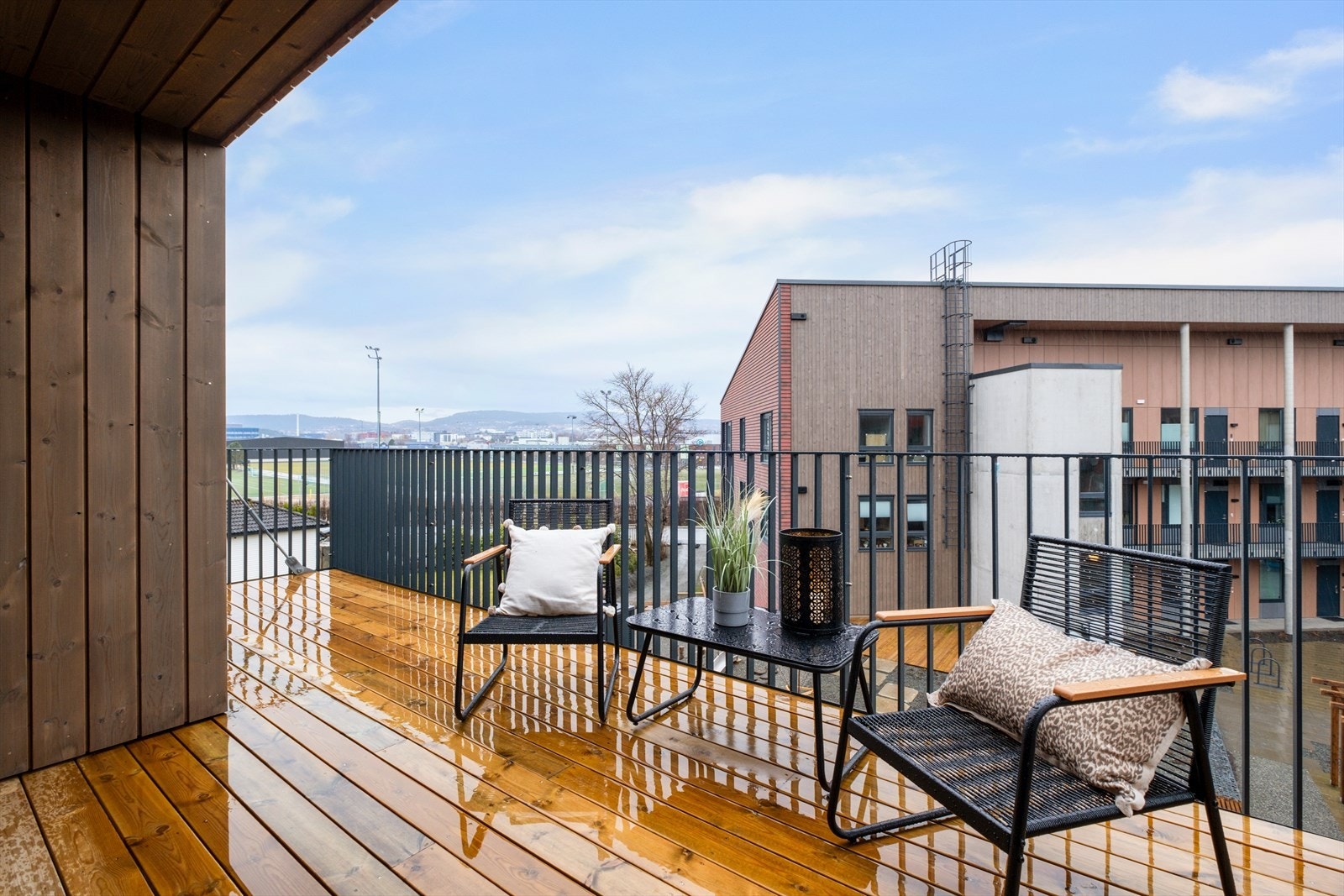 Her får du kvaliteter som 2 egne flotte balkonger, i tilknytning til stue og mastersoverom Galleribilde