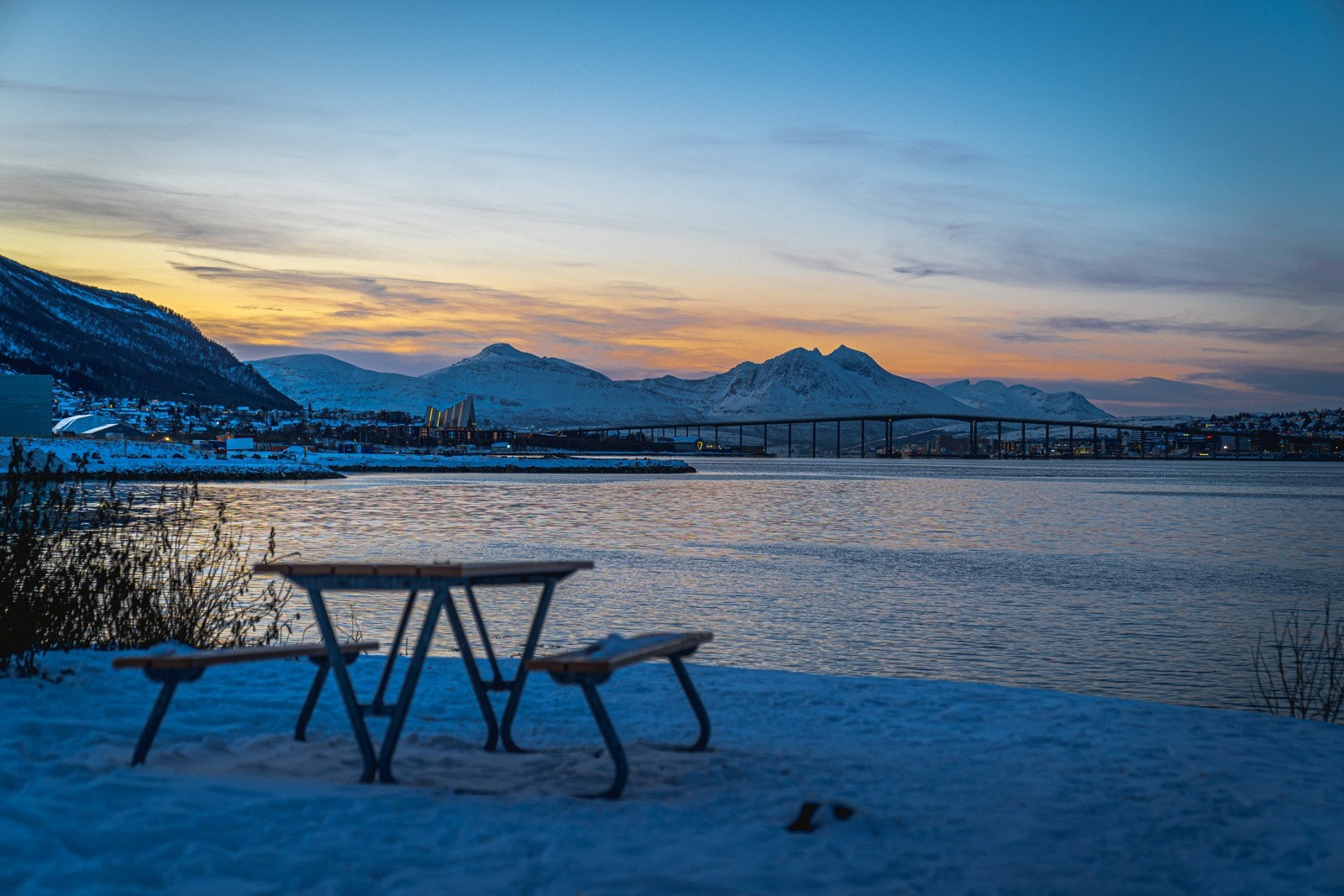Det er også kort vei til sjø og fjære