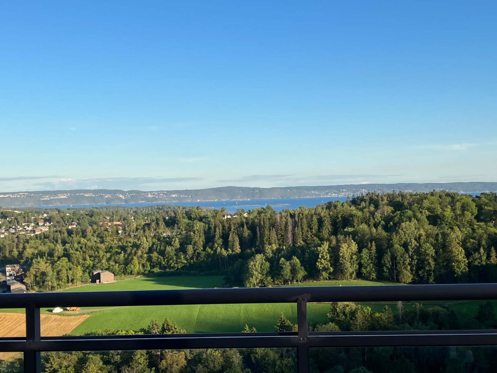 Utsikten er like fantastisk sommer som vinter Galleribilde
