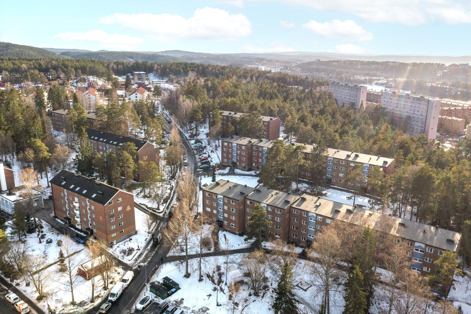 Beliggenheten er ideell med kort vei til Østmarka og flotte turmuligheter. Galleribilde