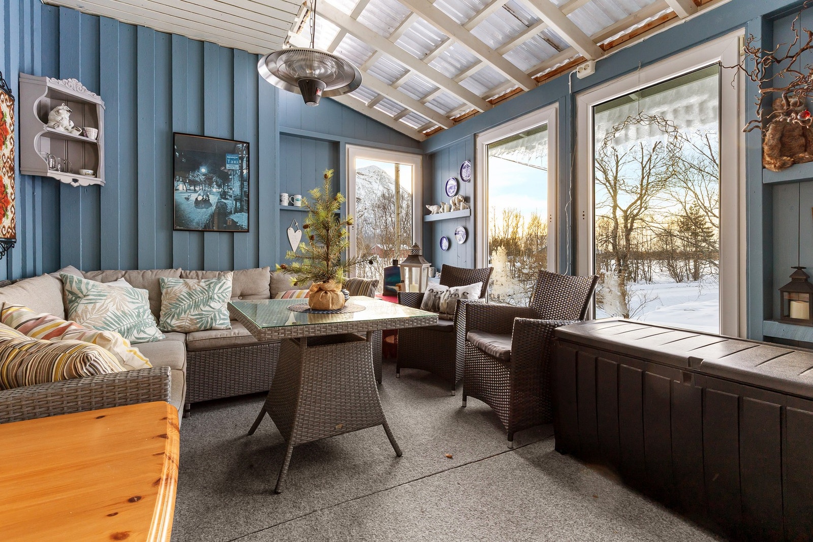 Hagestuen fungerer som et ekstra oppholdsrom hvor man kan nyte både utsikt og gode lysforhold. Galleribilde